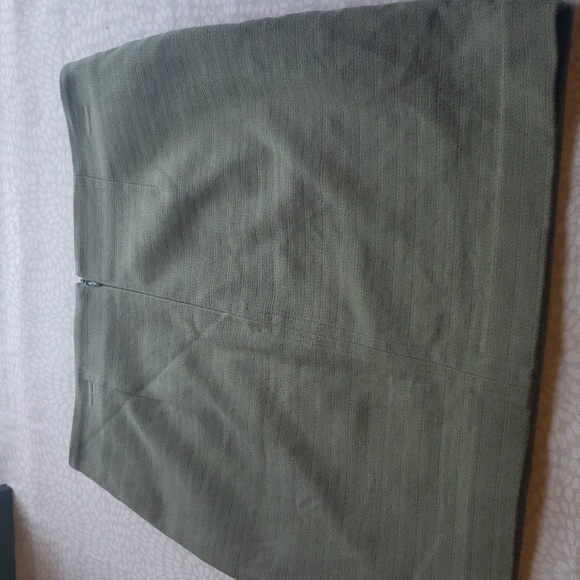 Loft Sage Green Mini Skirt Size 12P - Picture 4 of 8